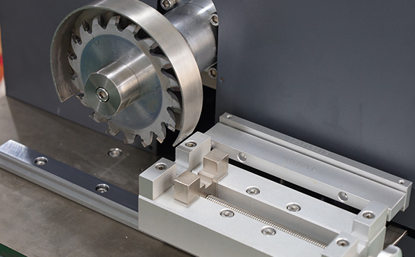 全自動缺口制樣機內部結構